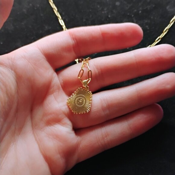 "P" initial necklace - Picture 3 of 5